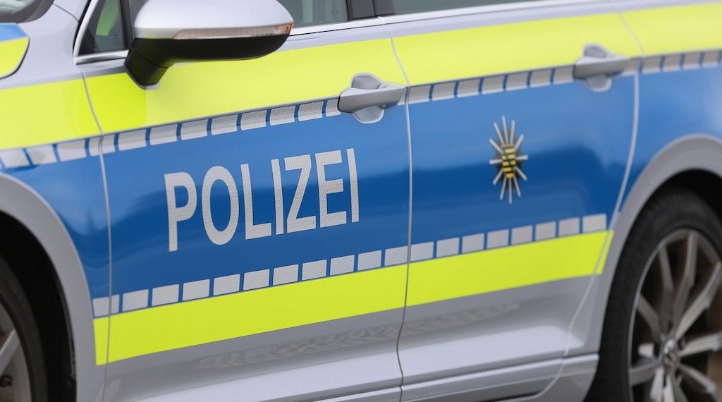 Autofahrer erfasst Radfahrer in Berlin-Rudow und flüchtet
