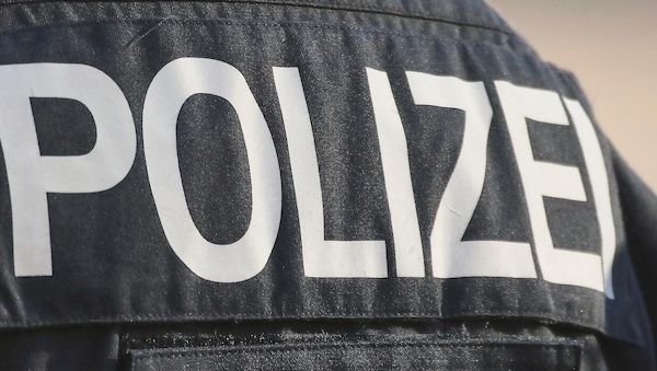 Störung beim Anbringen von Wahlplakaten in Friedrichshain
