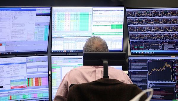 Dax schließt knapp über 26.000-Punkte-Marke - Ölpreis sinkt