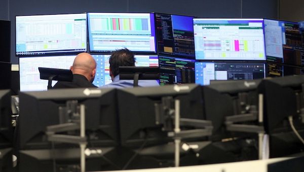 Dax legt zu - Preise für Öl und Gas sinken deutlich