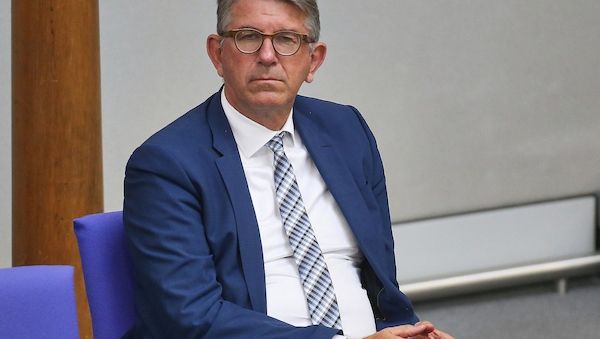 Jetzt sieht sich Kulturstaatsminister Weimer als "Kulturkämpfer" gegen AfD