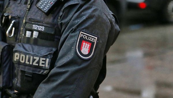 Fünf vorläufige Festnahmen nach mutmaßlichem Plagiatsverkauf in Hamburg-St. Georg