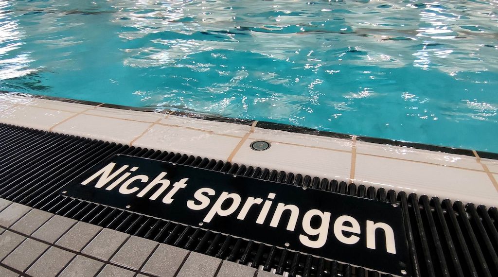 Schwimmmeister mahnen Eltern zu mehr Aufsicht in Bädern