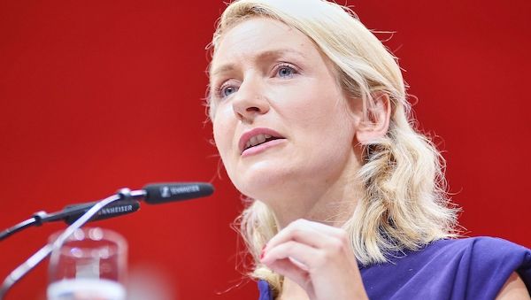 Linke beharrt in Berlin auf Vergesellschaftungen