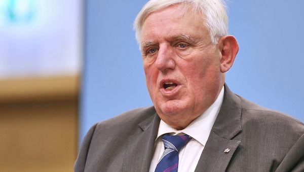 Laumann: Rentenreform vollständig umsetzen