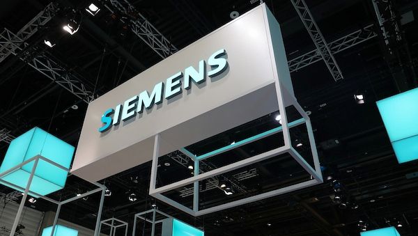 Bericht: Siemens schafft hunderte Chef-Titel ab