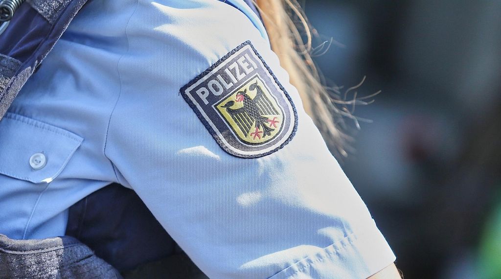 Bundespolizei nimmt am Flughafen Düsseldorf zweifach gesuchten Mann fest