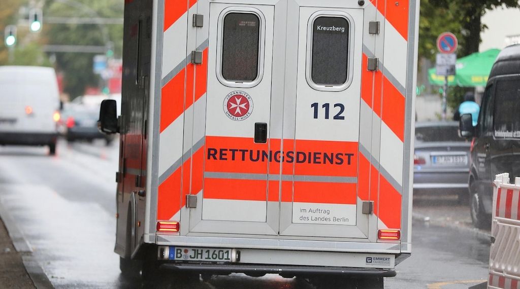Motorradfahrer bei Verkehrsunfall in Spandau schwer verletzt