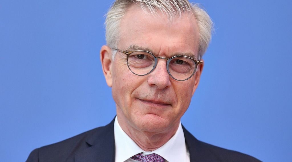 Wirtschaftsweiser fordert niedrigere Beamtenpensionen