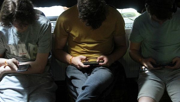 Kinderärzte fordern harte Regeln gegen Social Media