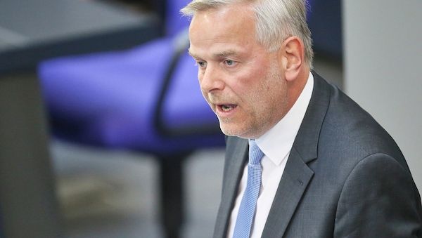 AfD-Politiker Holm bezeichnet Renten-Rebellion als "Rollenspiel"
