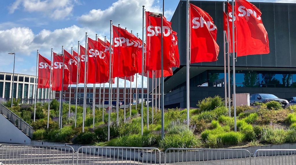 SPD-Politiker fordern Sonderparteitag im Herbst