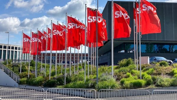 SPD-Politiker fordern Sonderparteitag im Herbst