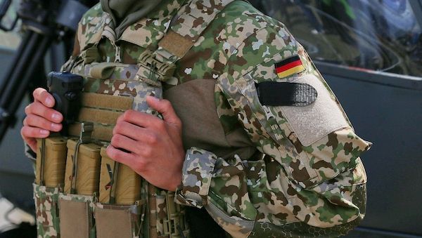 Wehrbeauftragter warnt vor überfüllten Stuben durch neue Ausrüstung