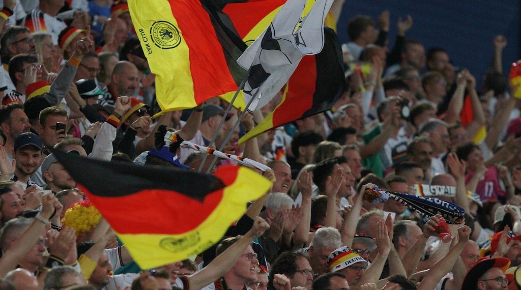 DFB führt Stehplätze bei Länderspielen ein