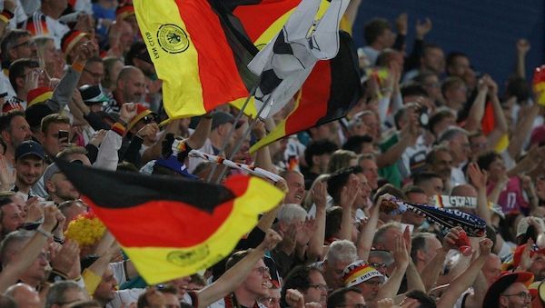 DFB führt Stehplätze bei Länderspielen ein