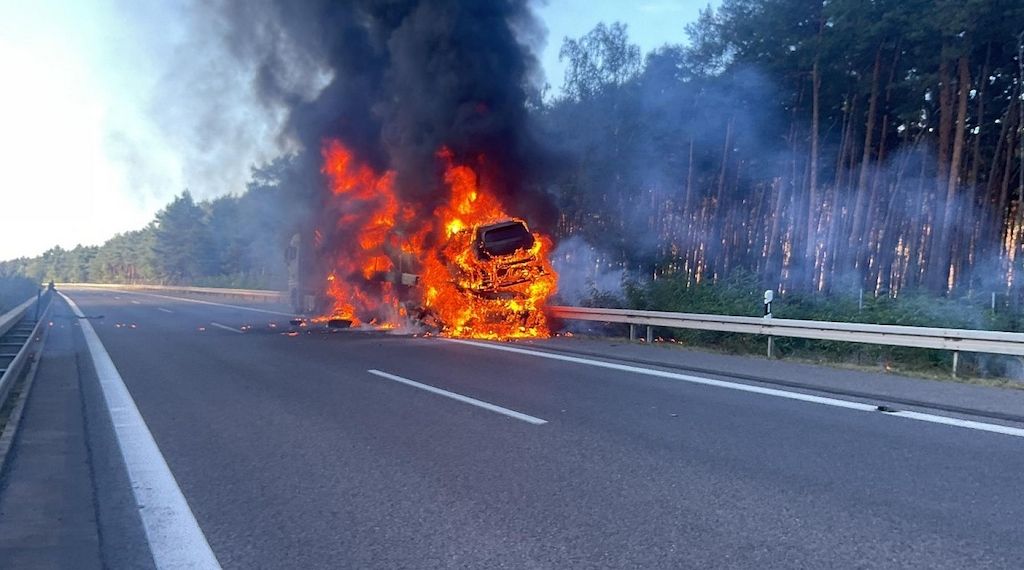 Todesopfer bei Unfall im Stau nach Lkw-Brand auf A15 bei Cottbus