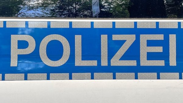 Polizei bittet nach Raub in Berlin-Neukölln um Hinweise