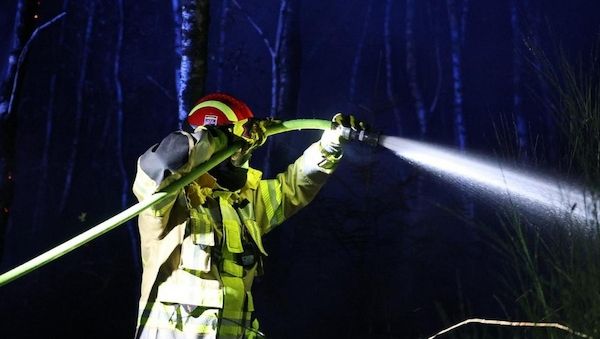 Düsseldorfer Feuerwehr hilft bei Waldbränden im Kreis Düren