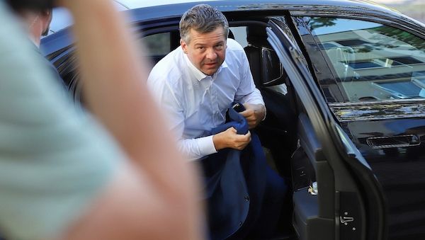 Schulze will sich für Wiederwahl nicht "abhängig" machen
