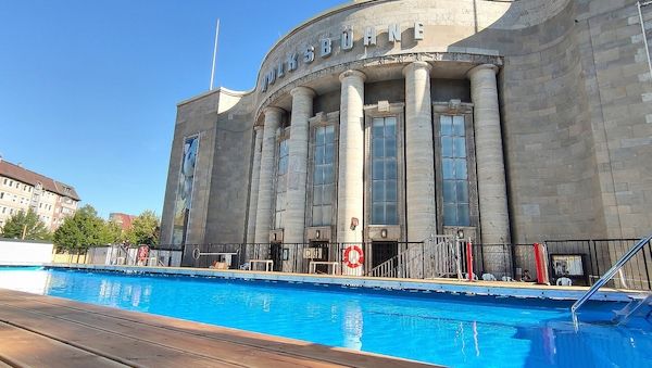 Berliner Volksbühne sagt Event wegen Sicherheitsbedenken ab