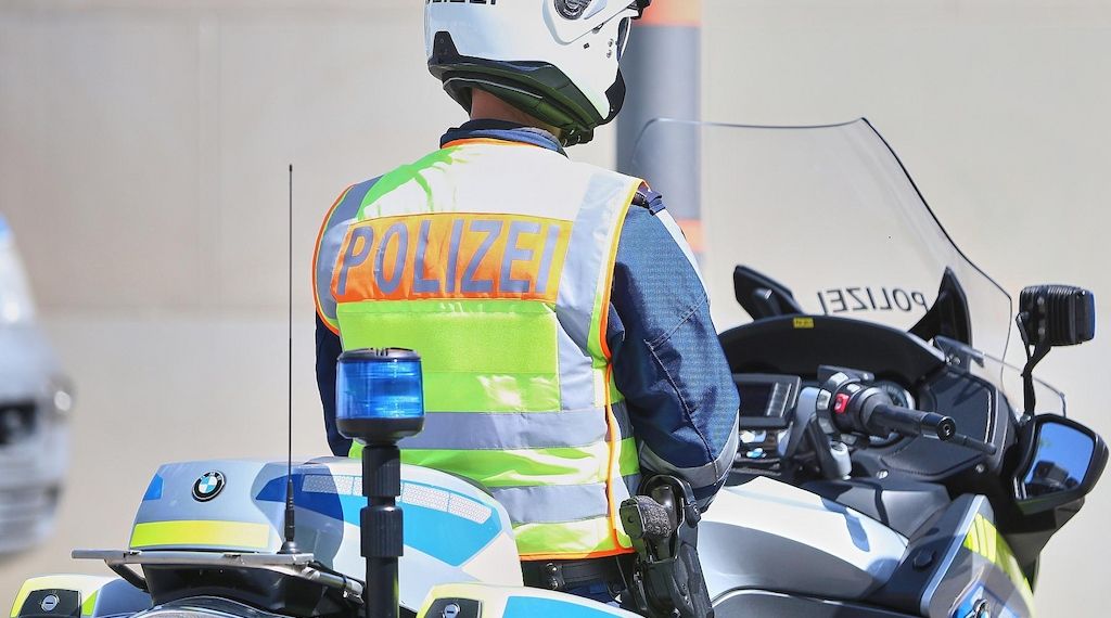 Unbekannte rauben in Bremen-Gröpelingen Luxusuhr und Goldkette