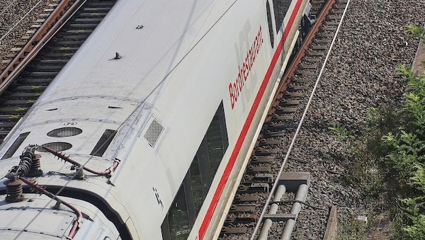 Bahn hielt 800.000 Wasserpackungen für Hitzenotfälle bereit