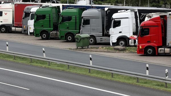 Bislang kaum mehr Lkw-Verkehr trotz aufgehobenem Fahrverbot