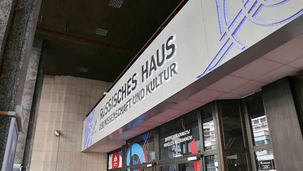 Digitalministerium verteidigt Außenstelle neben Russischem Haus