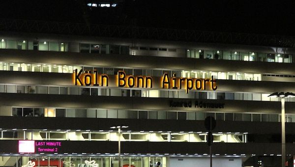 Bundespolizei am Flughafen Köln/Bonn nimmt vier Personen fest