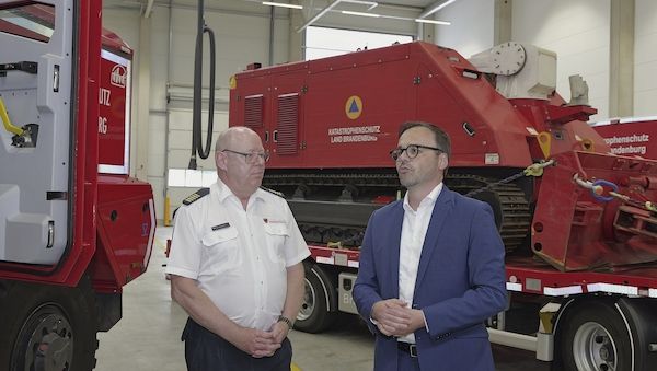 Innenminister Dr. Jan Redmann zu Besuch im Waldbrandkompetenzzentrum der LSTE in Wünsdorf Zossen-Wünsdorf.