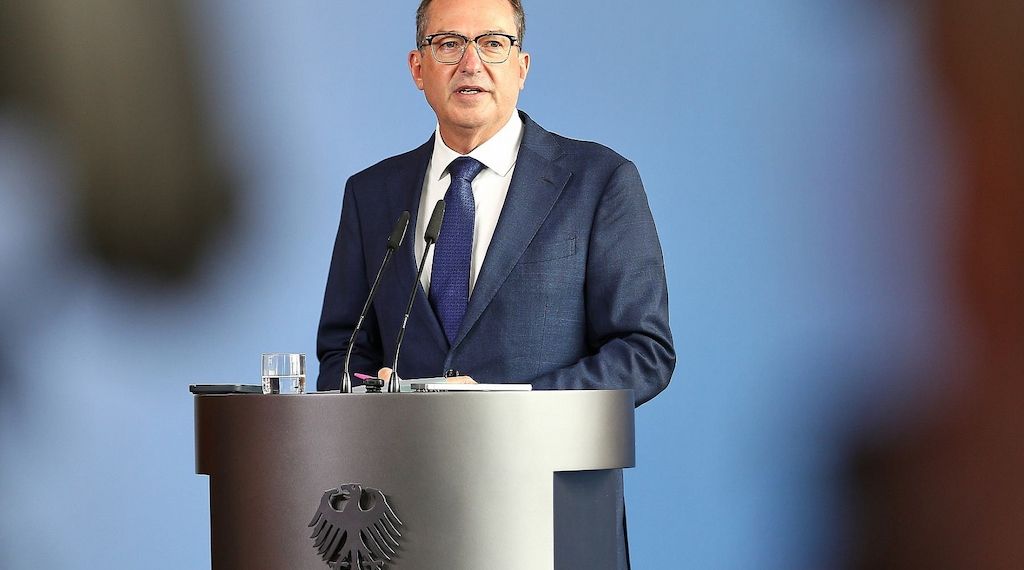 Dobrindt bestätigt Waffenfund - Ausländische Geheimdienste helfen