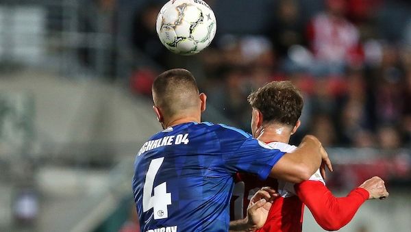 DFB-Pokal: Schalke gewinnt in Halle erst nach Verlängerung