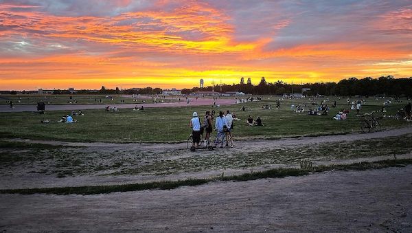 Grünen-Spitzenkandidat will Konzertbühne am Tempelhofer Feld