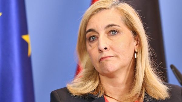 Warken: Linnemanns Pflege-Vorstoß hat Berechtigung
