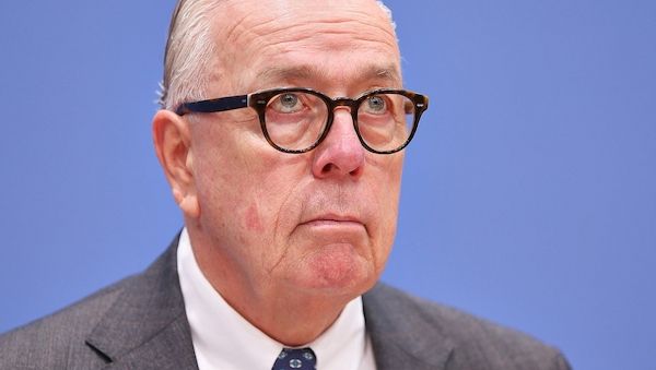 Ärztepräsident will pensionierte Ärzte an Schulen schicken
