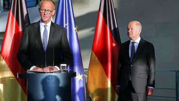 Umfrage: Mehrheit sieht Merz als schlechteren Kanzler als Scholz