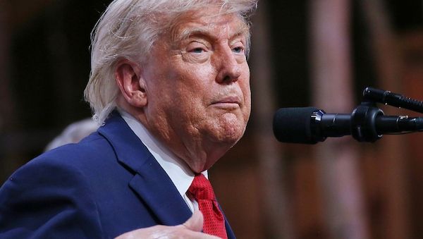 Trump: USA greifen iranische Ziele bei Straße von Hormus an