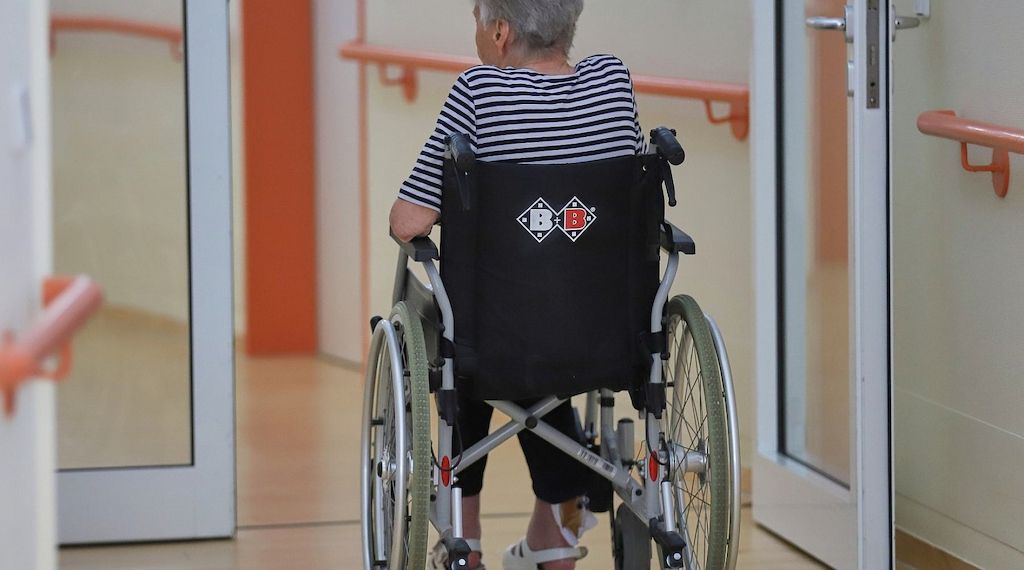 Lauterbach will Pflegezuschüsse nach Einkommen staffeln
