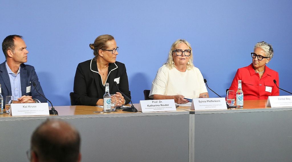 Günther lobt Verein "Wirtschaft für ein weltoffenes Deutschland"
