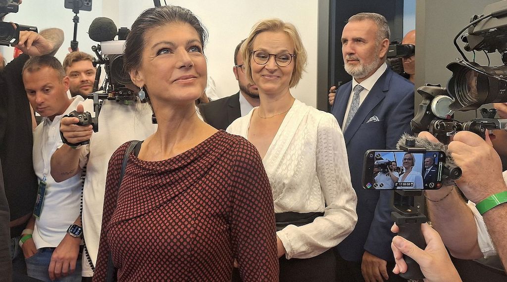 Wagenknecht widerspricht Wolf: "Kommunikation oft einseitig"