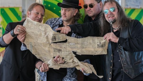 Vom Kudamm-Studio auf das Schlossgut Altlandsberg: Ossternhagen tauscht Soloeinsatz gegen hochkarätige Live-Band