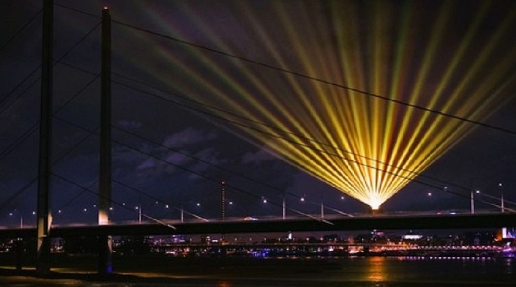 Die Landesgartenschau Neuss startet mit tausenden Lichtpunkten am Nachthimmel