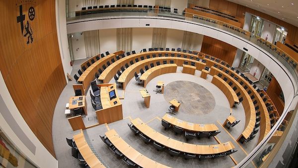 AfD scheitert mit Klage gegen Abgeordnetengesetz in Rheinland-Pfalz