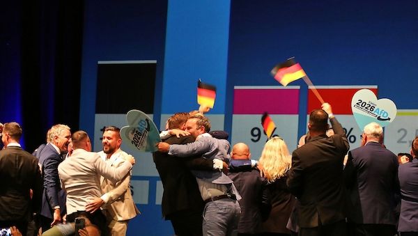 Forsa: "Interessen des deutschen Volks" für AfD-Wähler entscheidend