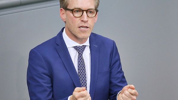 Henrichmann verteidigt Ausgrenzungen im Geheimdienst-Gremium