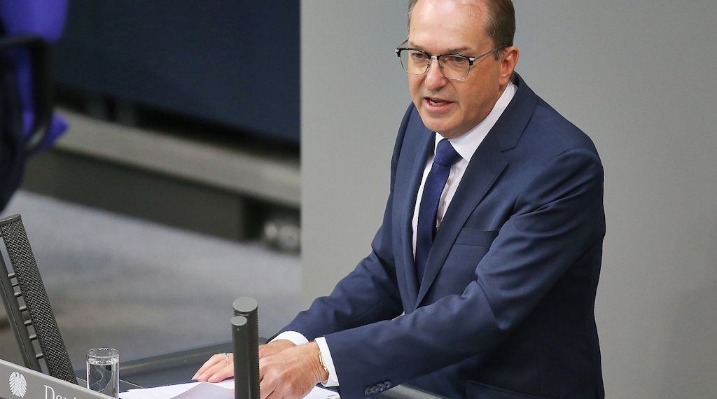 Dobrindt wirbt für "aktive Sicherheitspolitik"