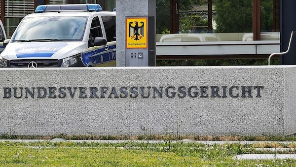 Volker Beck legt Verfassungsbeschwerde in Mordprozess ein