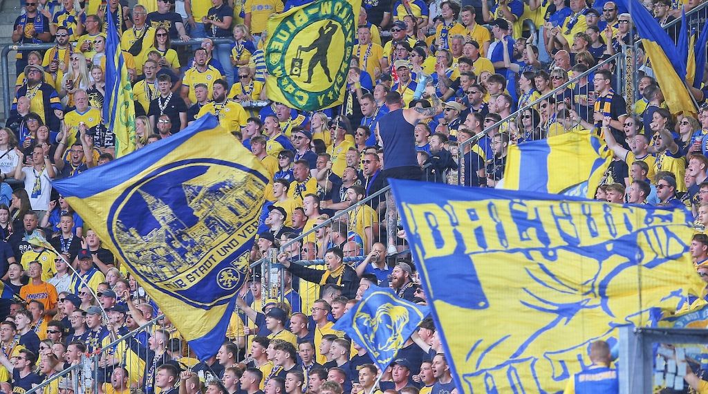Braunschweig-Fan bricht auf Tribüne zusammen und stirbt