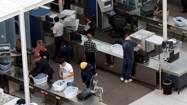 Flughafen München hebt 100-Milliliter-Regel für Flüssigkeiten auf